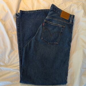 Levi's Ribcage, Wide Leg women’s jeans. Size 31 L 34 in. Med wash like new.